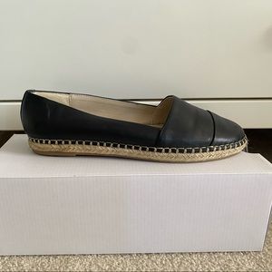 Aldo Black & Tan Flats in Size 10